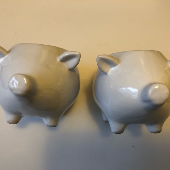 Two White Ceramic Piggy Pots, Pig Shaped Planters, Excellent Condition, Set of 2 - Picture 10 of 12